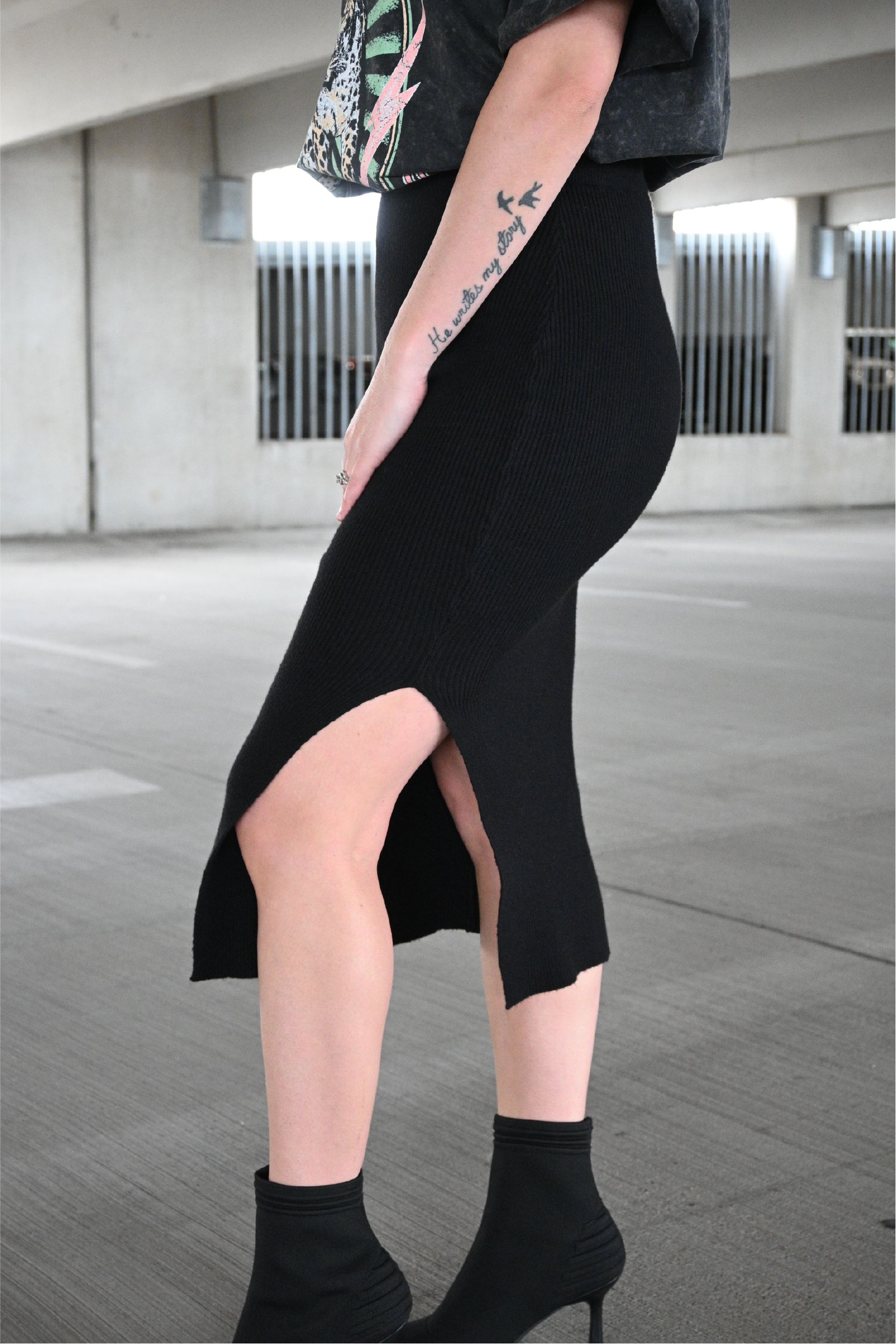 Ribbed Slit Midi Skirt Black